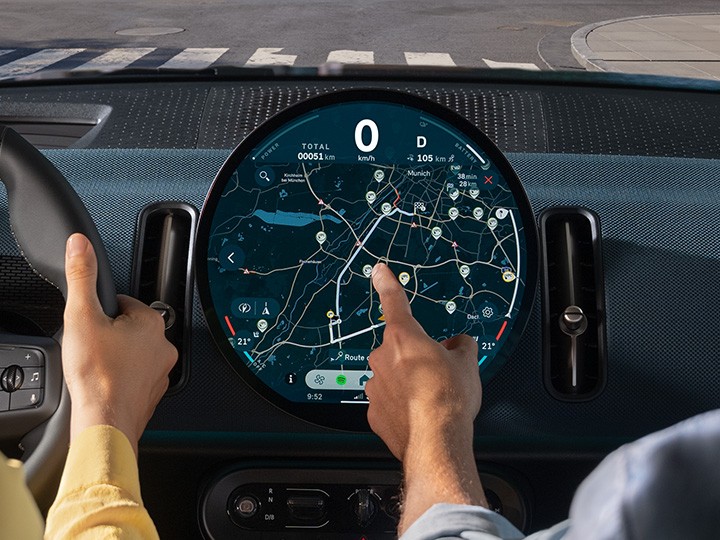 MINI Electromobility - OLED cid with navigation